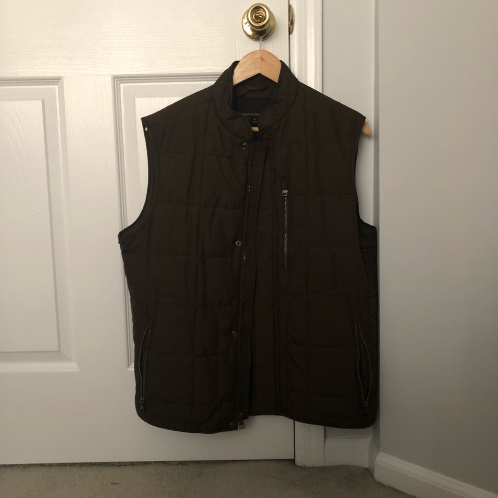 Men’s Banana Republic Quilted Vest. Medium. Olive